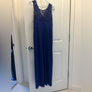 Long evening gown size 6 in midnight blue
